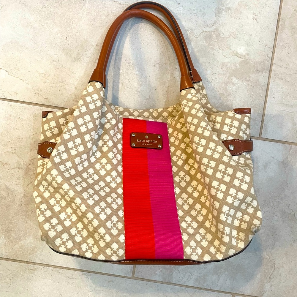 Kate Spade purse. Excellent condition.